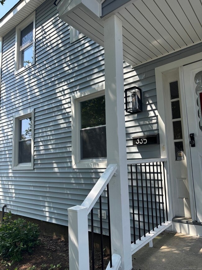 335 Wiklund Ave in Stratford, CT - Foto de edificio - Building Photo