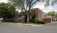 Brookview Terrace Condominiums in Spotswood, NJ - Foto de edificio - Building Photo