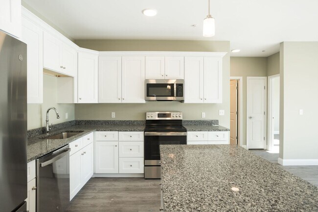 1000 US-1 in York, ME - Building Photo - Building Photo