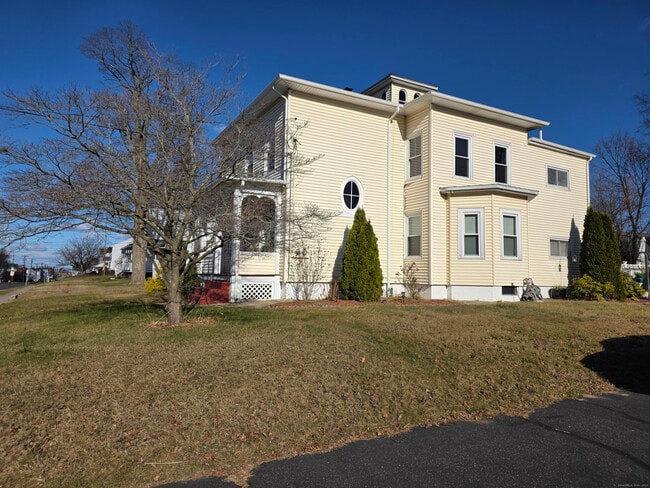 147 Pearl St in Enfield, CT - Building Photo - Building Photo