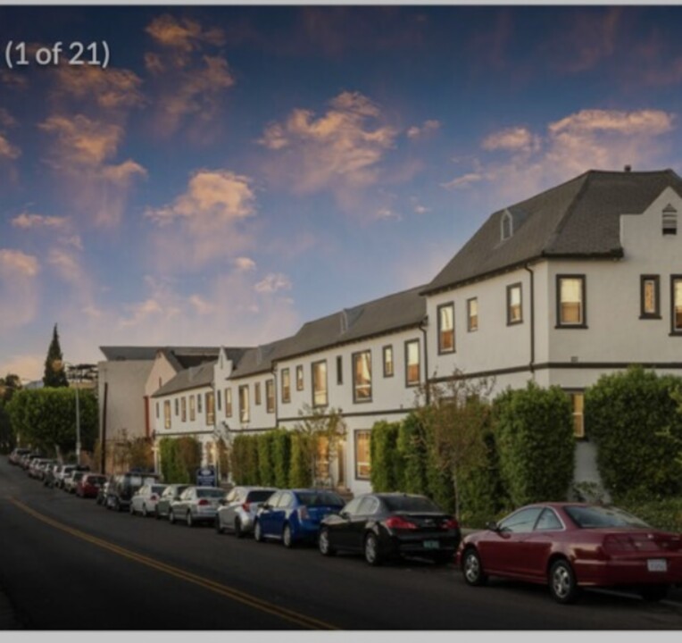 830 N Hoover St in Los Angeles, CA - Building Photo