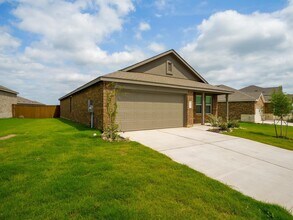 252 Rock Spgs Dr in Marble Falls, TX - Building Photo - Building Photo