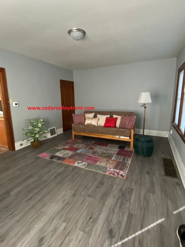 218 Pleasant St in Waterloo, IA - Building Photo - Building Photo