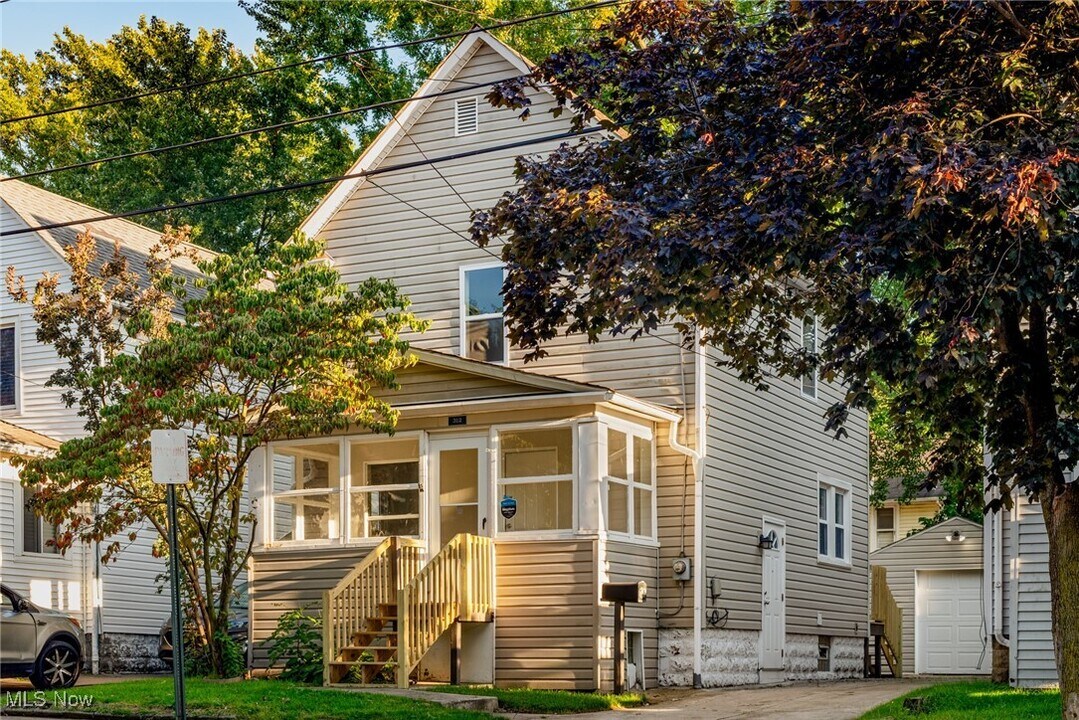 312 Upland Ave in Akron, OH - Building Photo
