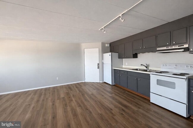 property at 403 N Newberry St