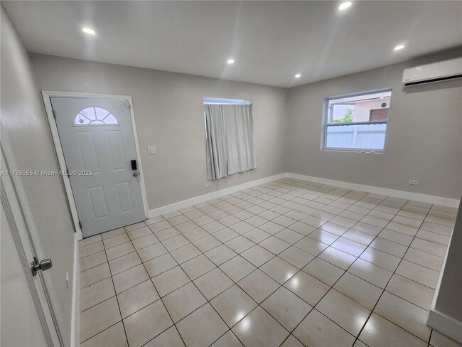 511 NW 34th Ave, Unit A in Miami, FL - Building Photo - Building Photo