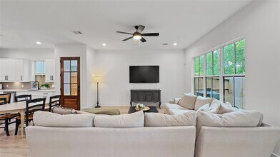 6423 Highland Pine Ln in Houston, TX - Building Photo - Building Photo