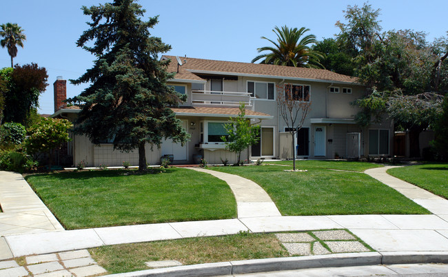 19469 Rosemarie Pl in Cupertino, CA - Building Photo - Building Photo