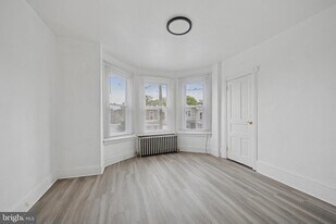 6111 Pine St in Philadelphia, PA - Building Photo