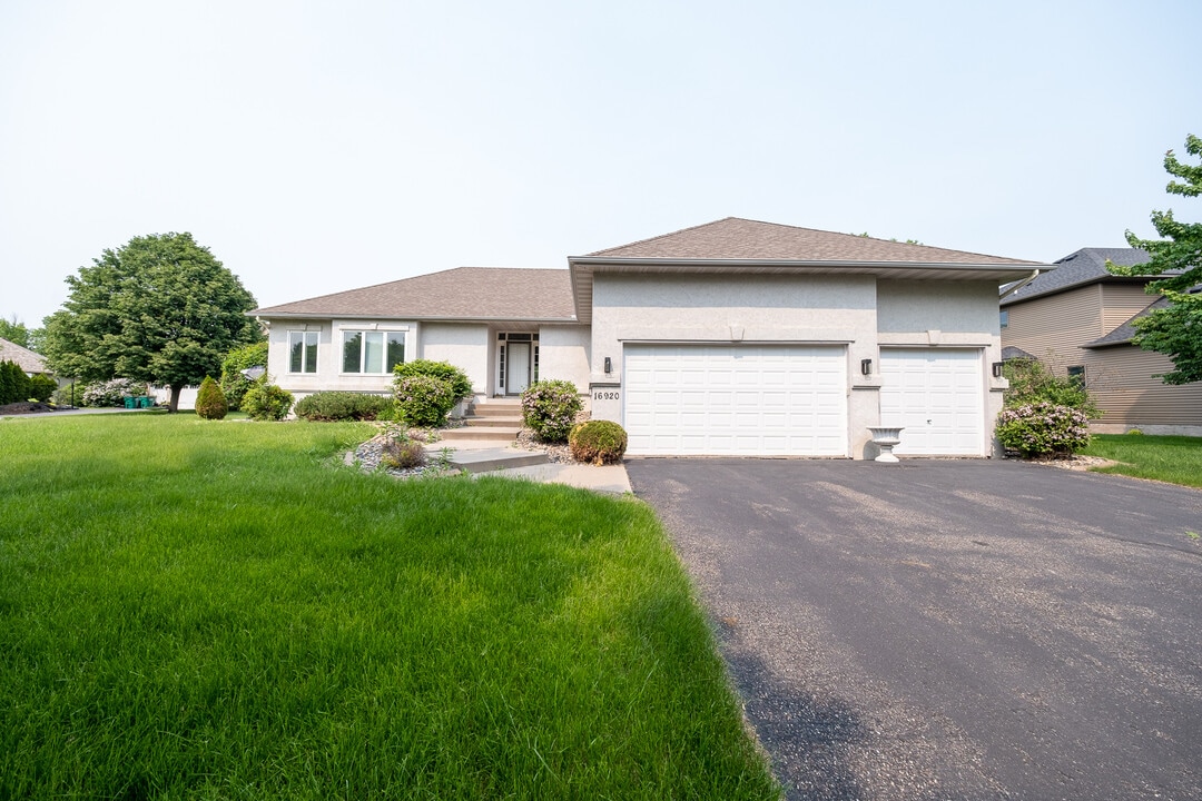 16920 81st Pl N in Osseo, MN - Building Photo