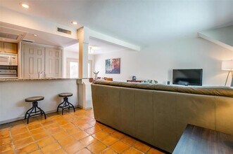 2710 Douglas Ave in Dallas, TX - Building Photo - Building Photo