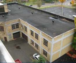 Sylvester Manor in Flint, MI - Foto de edificio - Building Photo