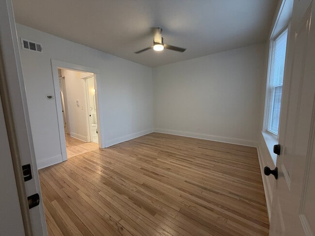 3414 W Schubert Ave, Unit 2nd Floor in Chicago, IL - Building Photo - Building Photo