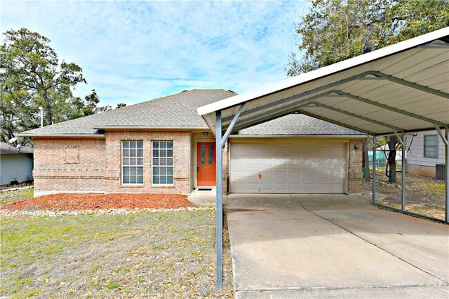 property at 1003 N Riviera Cir