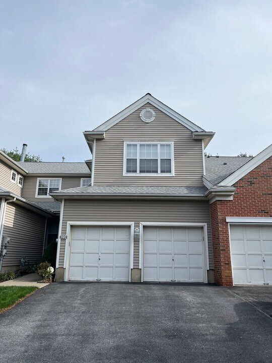 4224 Creek Rd in Allentown, PA - Building Photo