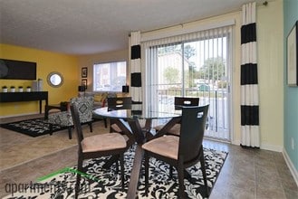 Sienna Ridge in Atlanta, GA - Building Photo - Interior Photo