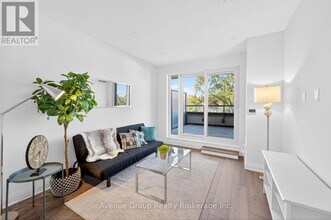 700 Sheppard Ave W in Toronto, ON - Building Photo - Building Photo