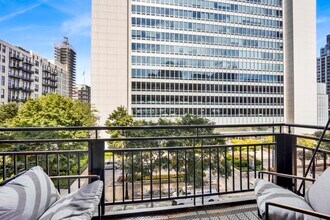 525 W Superior St, Unit 322 in Chicago, IL - Building Photo - Building Photo