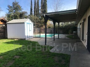 635 E Brookdale Dr in Merced, CA - Building Photo - Building Photo