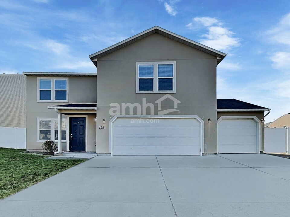 195 E Poplin St in Kuna, ID - Building Photo