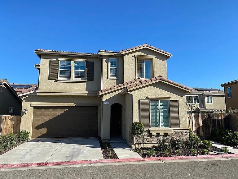 2062 Axelson Dr in Fresno, CA - Building Photo