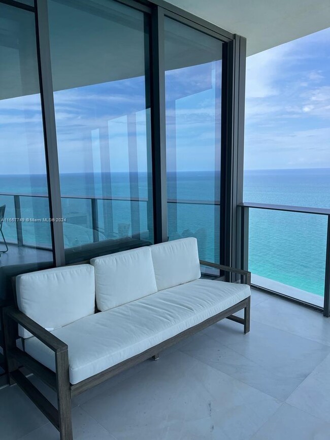 15701 Collins Ave, Unit 3104 in North Miami Beach, FL - Foto de edificio - Building Photo