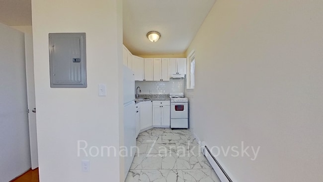 2018 Commonwealth Ave, Unit 45 in Boston, MA - Building Photo - Building Photo
