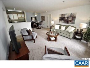 200 Lake Club Ct in Charlottesville, VA - Foto de edificio - Building Photo