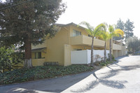 Green Hill Apartments in Thousand Oaks, CA - Foto de edificio - Building Photo