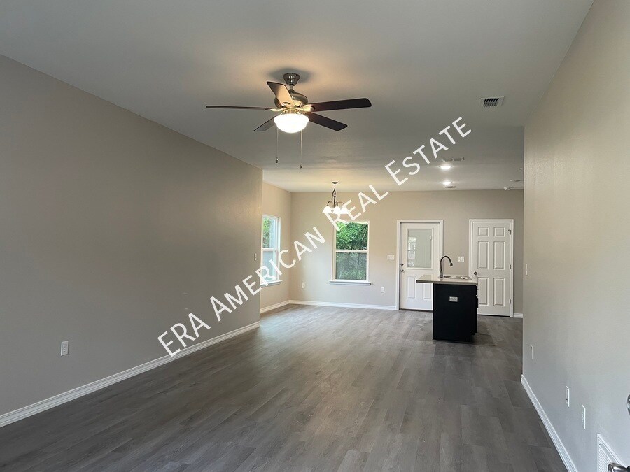 709 Robinson Ave E in Crestview, FL - Building Photo