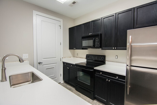 1101 W 1st St, Unit 101 in Charlotte, NC - Building Photo - Building Photo