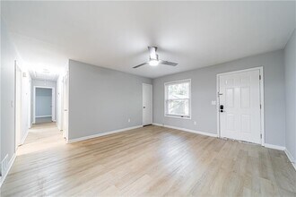 690 Bellemeade Dr SW in Marietta, GA - Building Photo - Building Photo