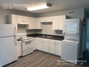 411 E 5th St in Greenville, NC - Foto de edificio - Building Photo