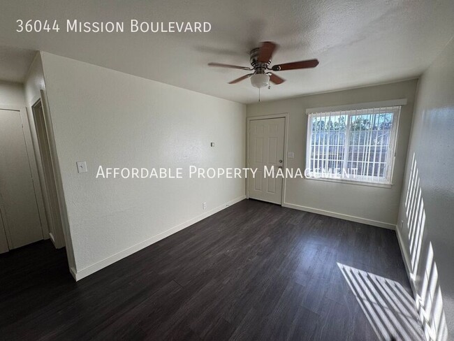 36044 Mission Blvd in Fremont, CA - Foto de edificio - Building Photo