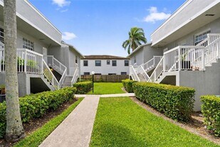 464 NE 210th Cir Terrace in Miami, FL - Building Photo