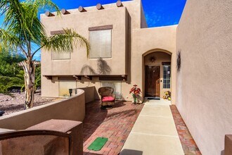 1681 E Moonshroud Dr in Oro Valley, AZ - Building Photo - Building Photo
