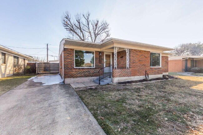 9308 Lindaro Ln in Dallas, TX - Building Photo - Building Photo