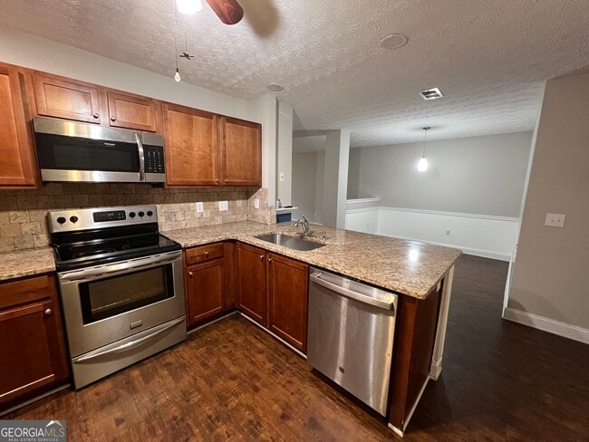 333 Tara Commons Cir in Loganville, GA - Foto de edificio - Building Photo