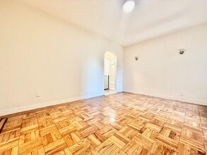 2978 E 196th St in Bronx, NY - Building Photo - Building Photo
