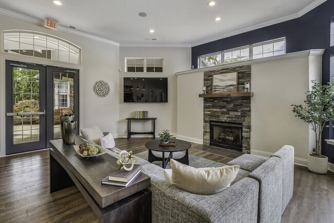 Lantern Woods Apartments in Fishers, IN - Foto de edificio - Building Photo