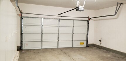 70 Vía De La Valle in Lake Elsinore, CA - Building Photo - Building Photo