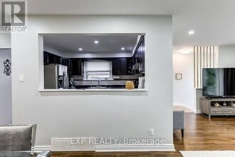 72 Billington Crescent in Toronto, ON - Building Photo - Building Photo