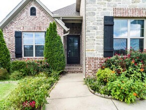 702 SE Eaton St in Bentonville, AR - Building Photo - Building Photo