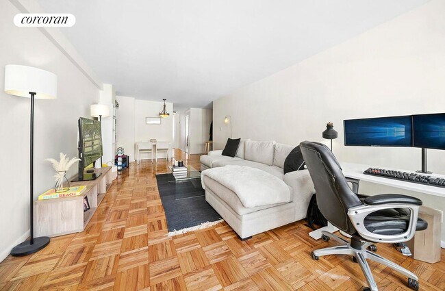 201 E 37th St in New York, NY - Foto de edificio - Building Photo