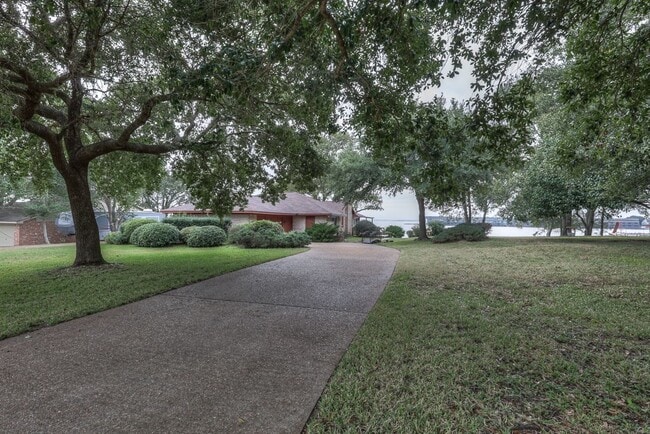 10725 Joann St in Willis, TX - Building Photo - Building Photo