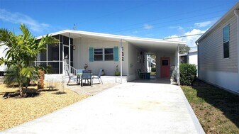712 Carefree St in Venice, FL - Building Photo