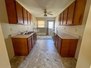 813 N Sanborn Blvd in Mitchell, SD - Building Photo - Building Photo