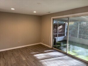 19 Edward Dr, Unit 19 Edward Dr #19 in Stoughton, MA - Building Photo - Building Photo