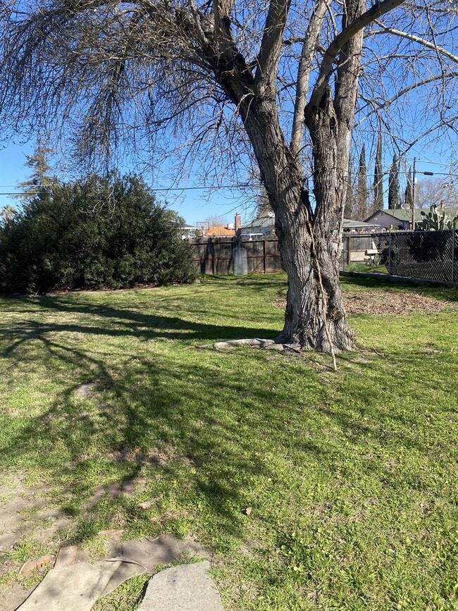 617 Granger Ave in Sacramento, CA - Building Photo - Building Photo