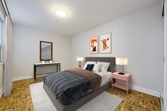 Upper Canada Court, West in Toronto, ON - Building Photo - Building Photo